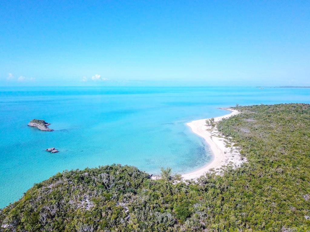 16 ACRE BEACHFRONT PARCEL Land Long-Island-Bahamas