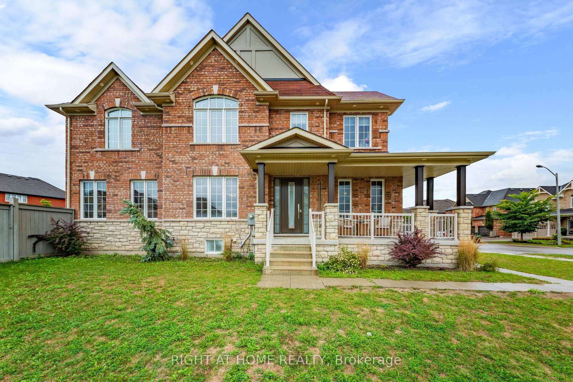 This exquisite detached home boasts an impressive 3, 000 square feet of living space, featuring four bedrooms and five bathrooms.