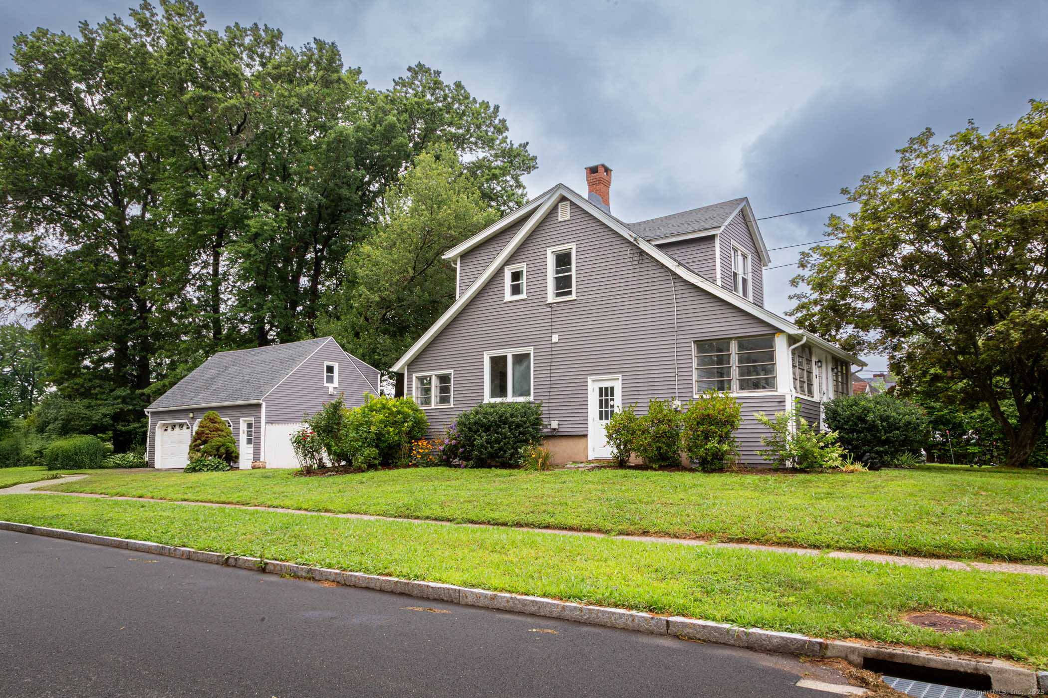 Charming Updated Cape in West Hartford !