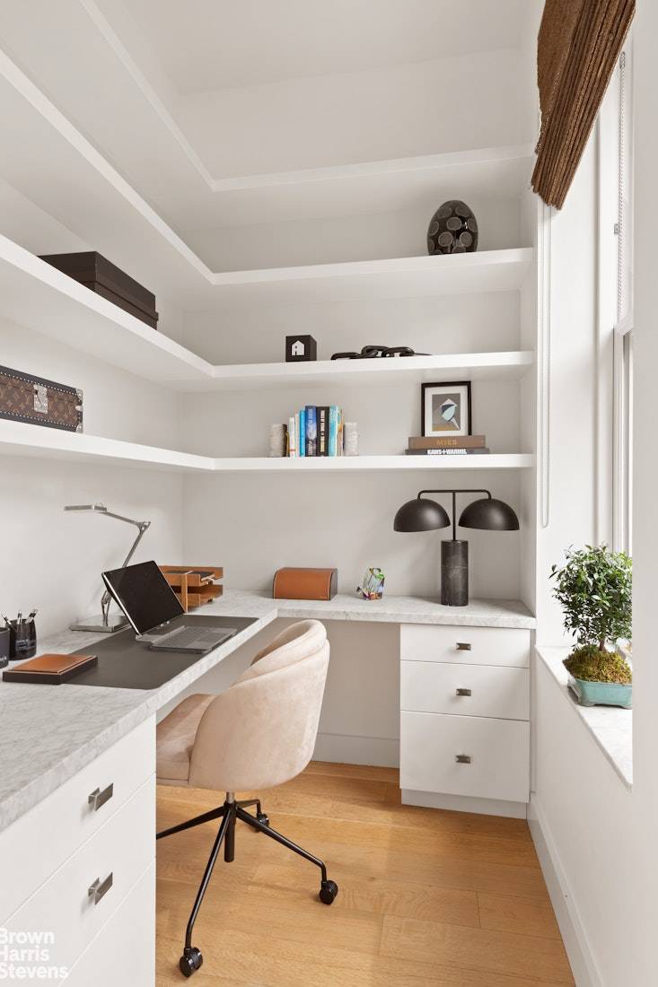 7 East 17th Street Penthouse South Full Floor Union Square Loft with a Private 2, 700 SF Rooftop Oasis A keyed elevator opens directly into this sprawling 2, 820 square ...