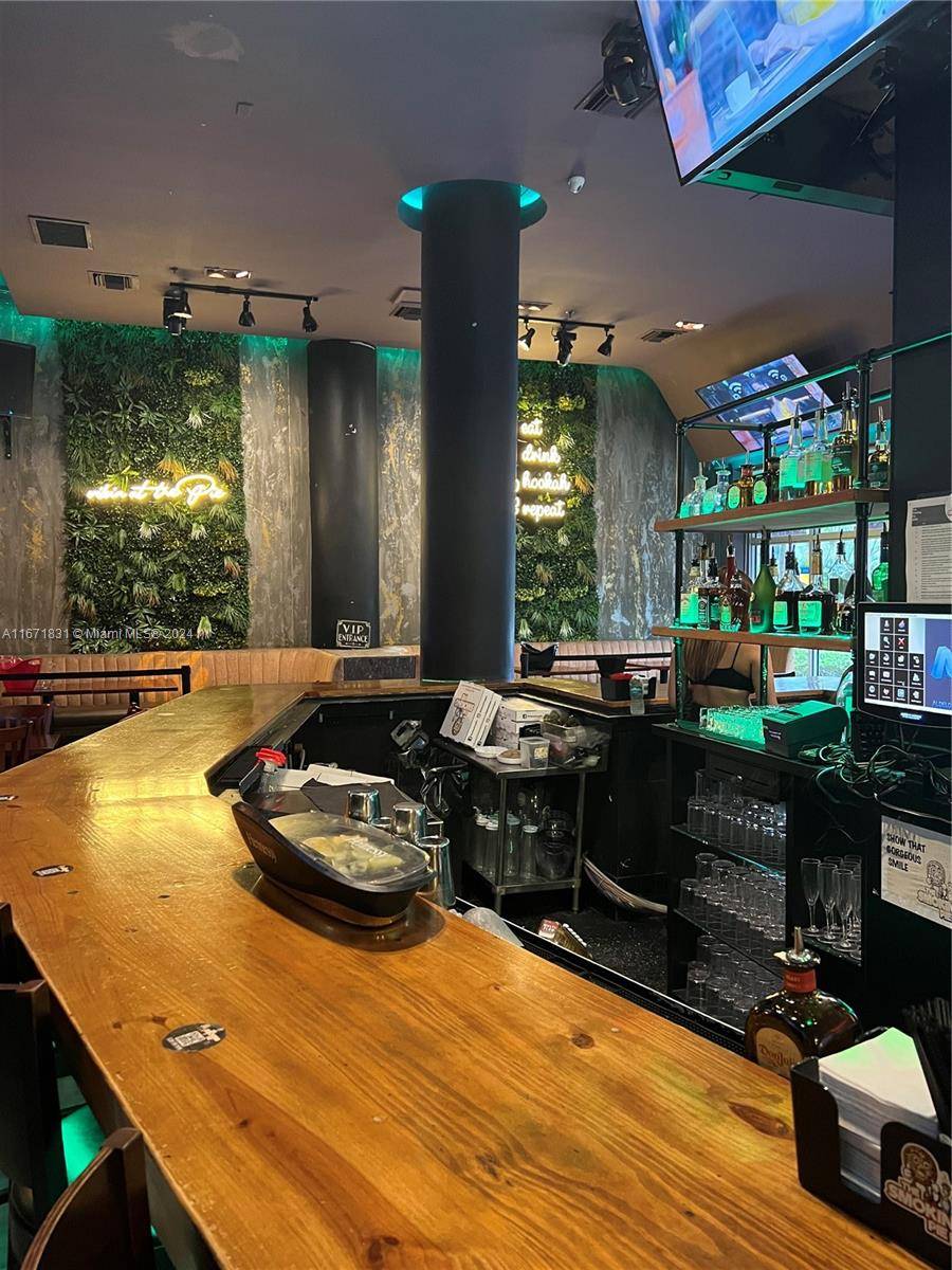 ONLY STEPS FROM LINCOLN RD SITS THIS 2, 000 SF BRAND NEW CLASSIC RESTAURANT OPENED JUST A MONTH BEFORE COVID.