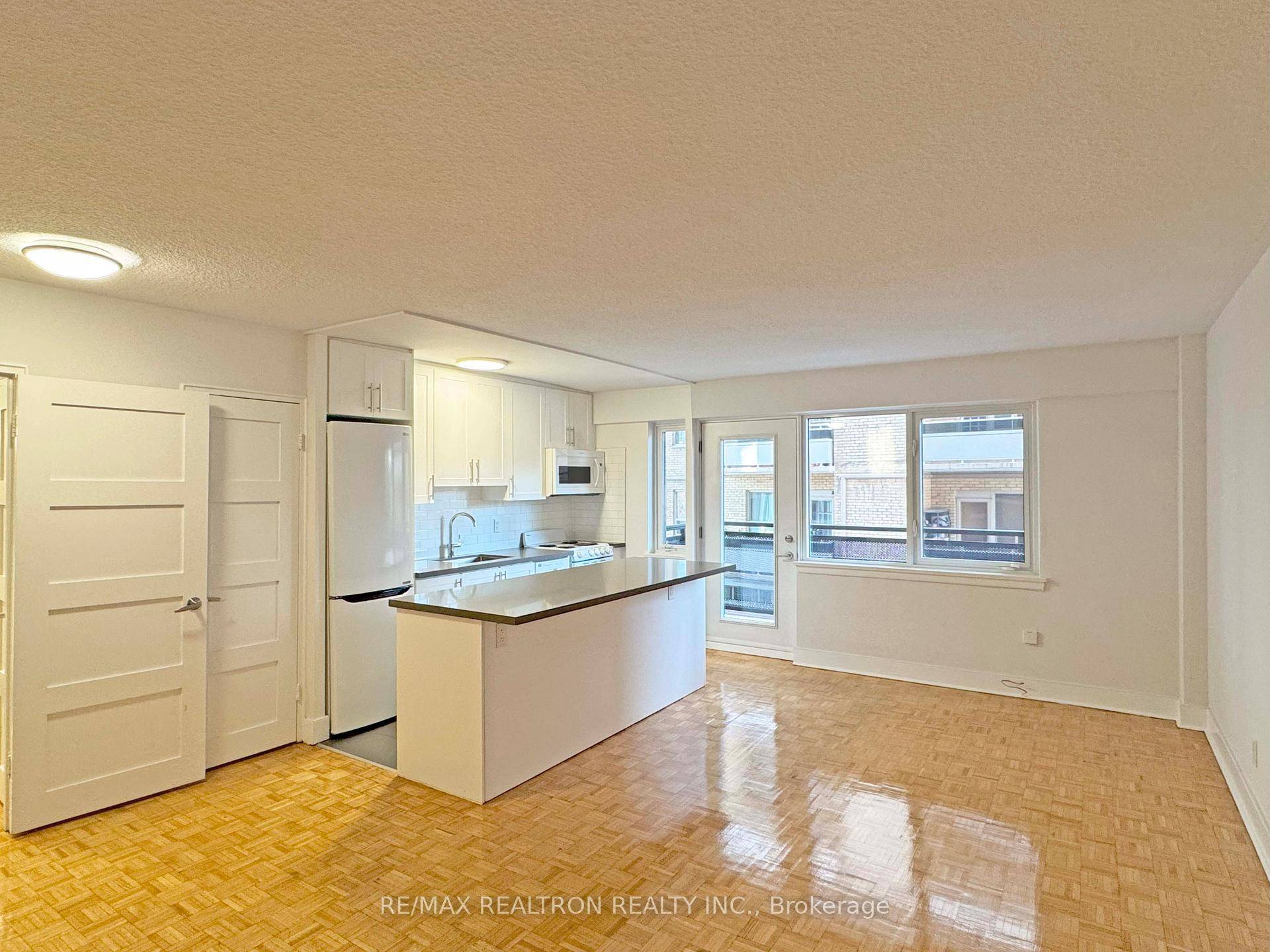 One 1 month free rent on a 1 year lease OR two 2 free months on a 2 year lease with no rent increase for 2nd year, contact LA for ...
