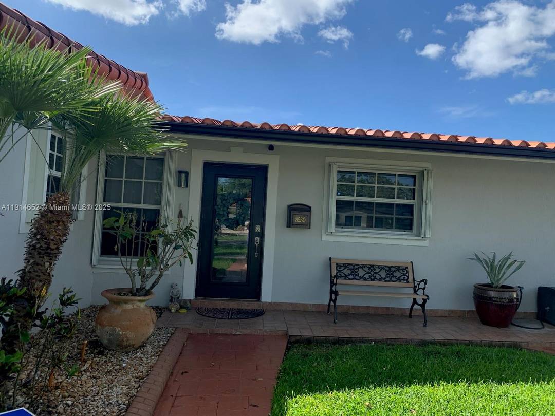 Beautifully appointed single family home in the coveted PSN neighborhood !