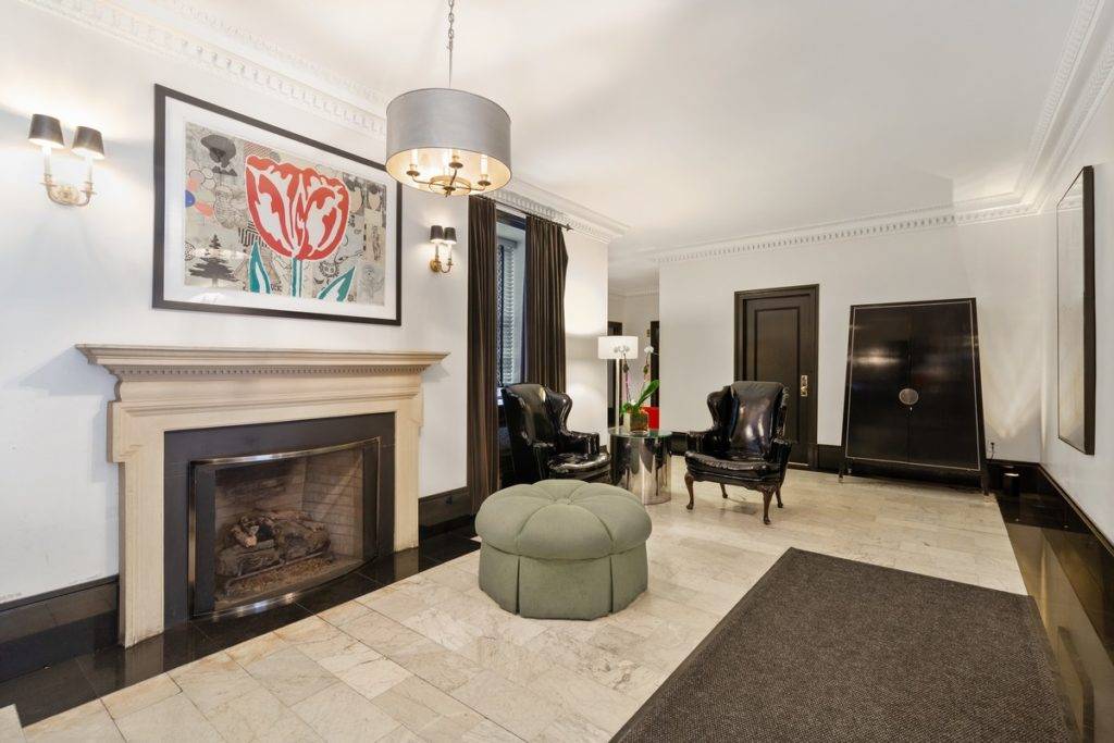 Bring your designer dreams and aspirations to apartment 3 C at 25 Fifth Avenue, featuring raw space that can be customized to your heart's delight !