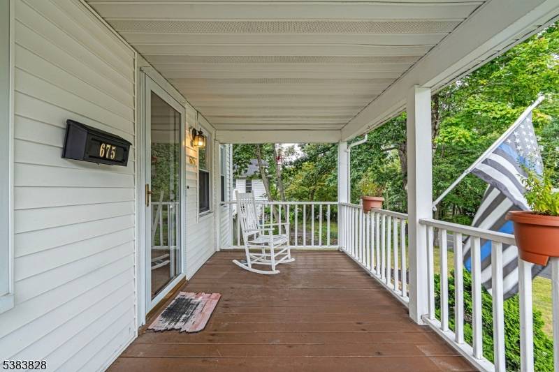 Commuters Delight ! 3 BD, 2 BTH home completely redone in the mid 1980's.