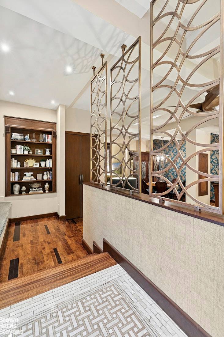 This unique maisonette, a one of a kind urban oasis, features townhouse style living with the white glove services of the famous El Dorado.