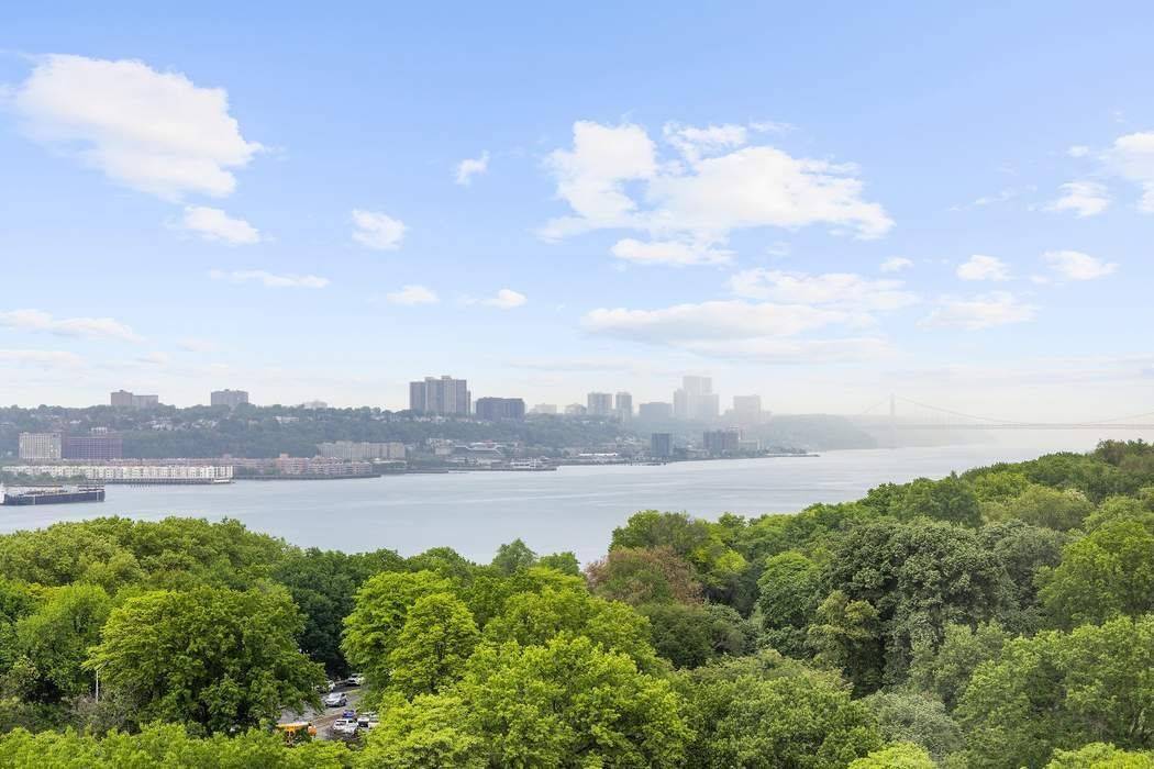 A rare opportunity to own a high floor residence with sweeping, unobstructed views of the Hudson River and glorious light and open sky throughout.