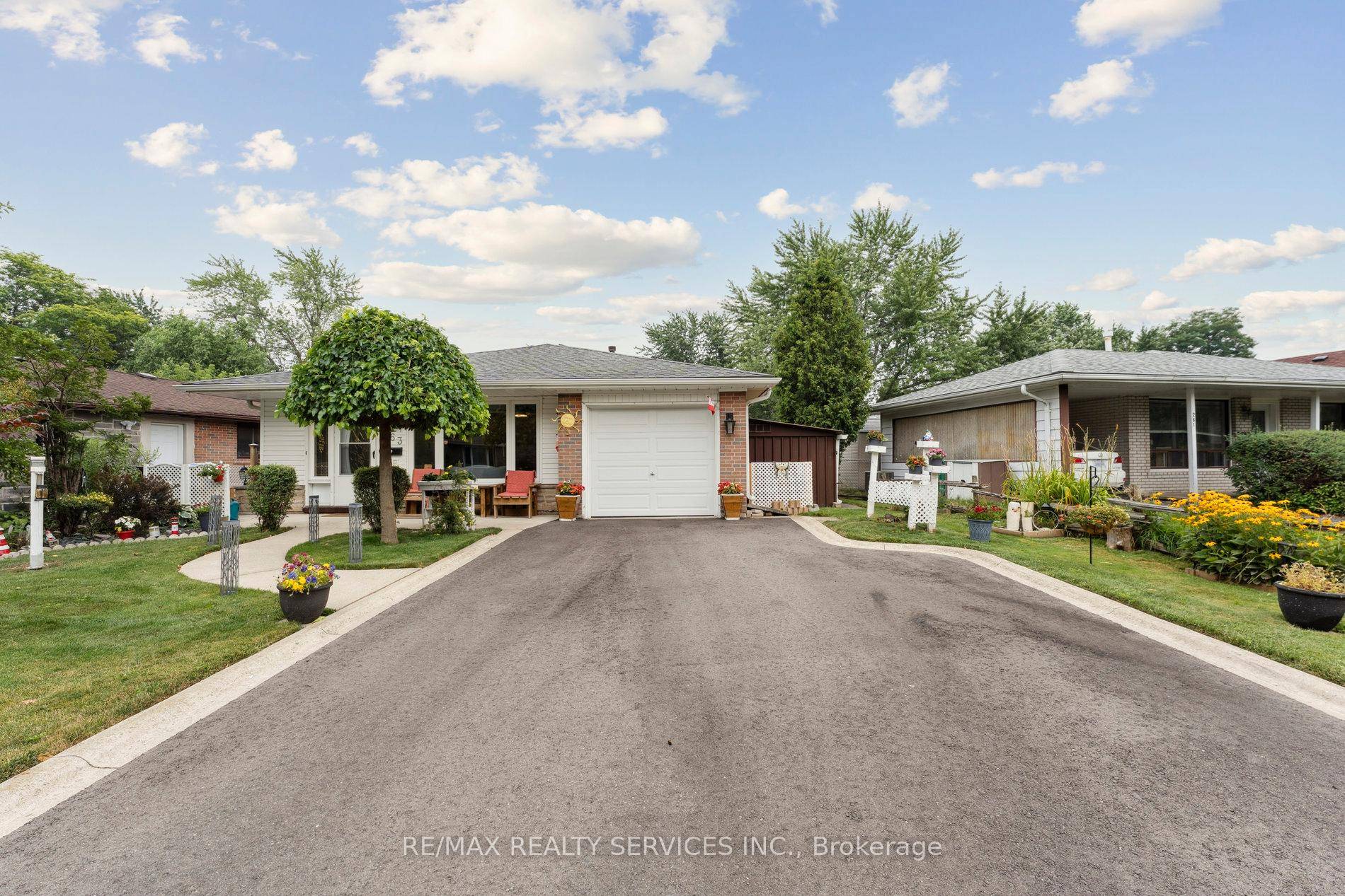 Welcome to 263 Bartley Bull Parkway A rare opportunity to live in a detached bungalow in a quiet, established neighbourhood This charming 2 bedroom, 1 bathroom bungalow sits in the ...