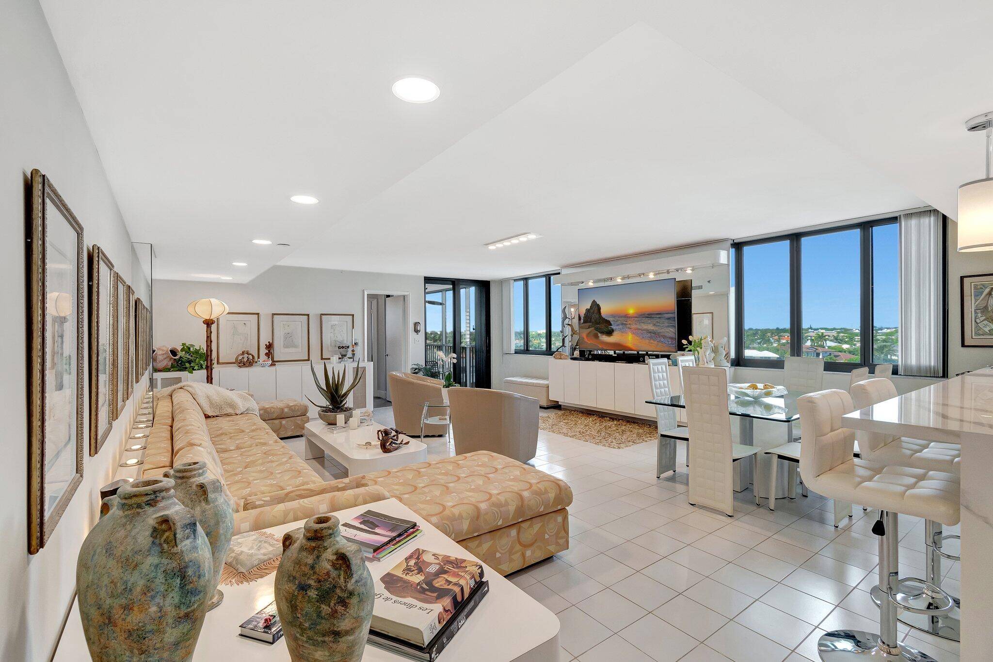 CORONADO OCEAN CLUB 7T MOTIVATED SELLERS BONUS TO BUYERS AGENT Step into a Realm of Luxury in this Gorgeous Waterfront condo, where 2 elegantly appointed bedrooms each with fully renovated ...