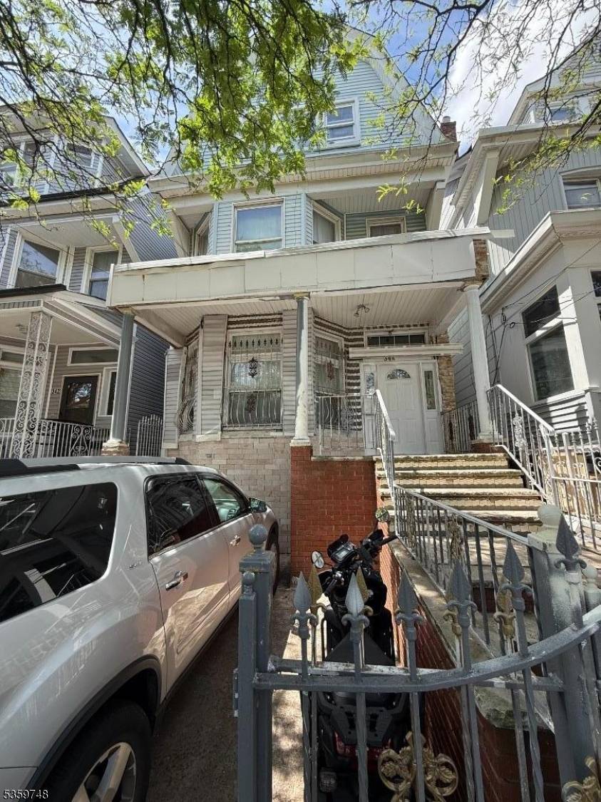 Versatile Single Family Home ?