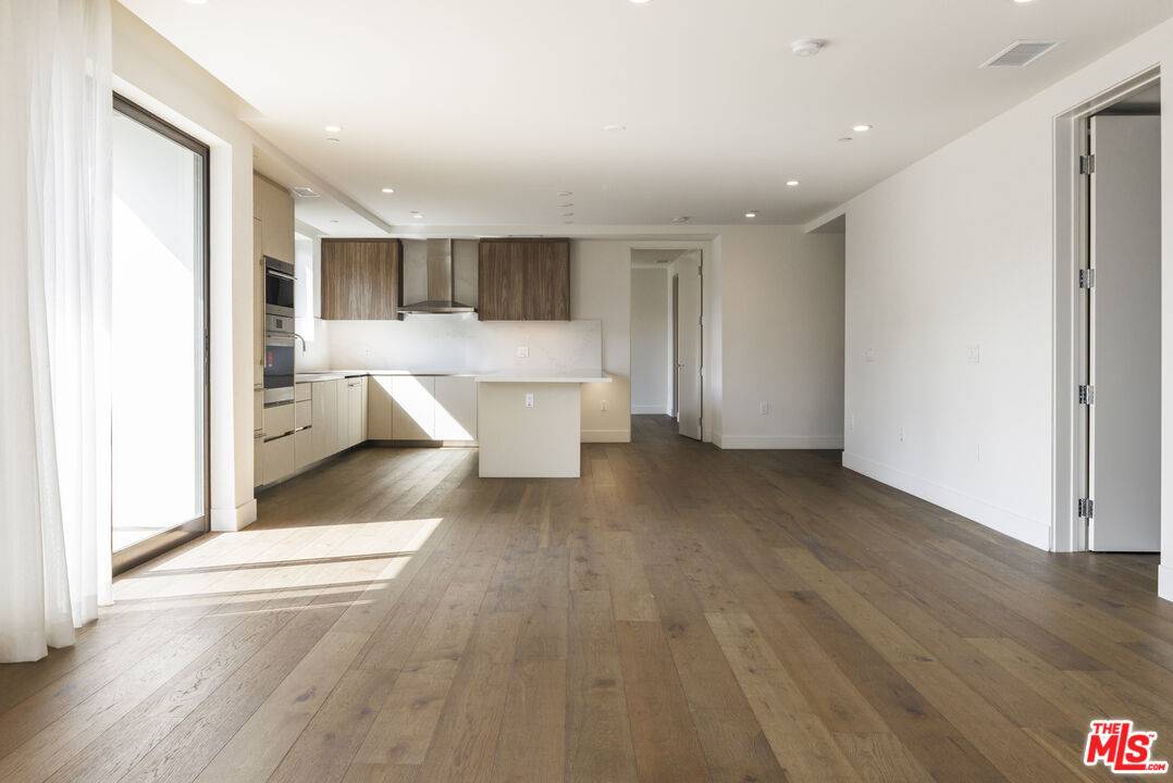 411  S Hamel Rd 2BR Beverly Grove La