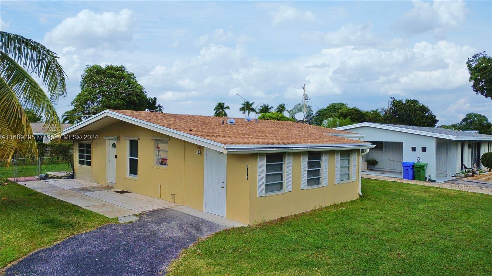 MOVE IN READY ! ! ! Beautiful 4 b 2 b single family home located in Margate.