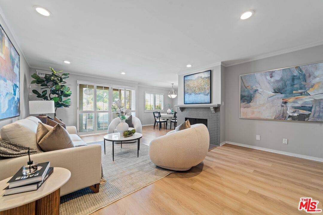 2320 S Bentley Ave 2BR La