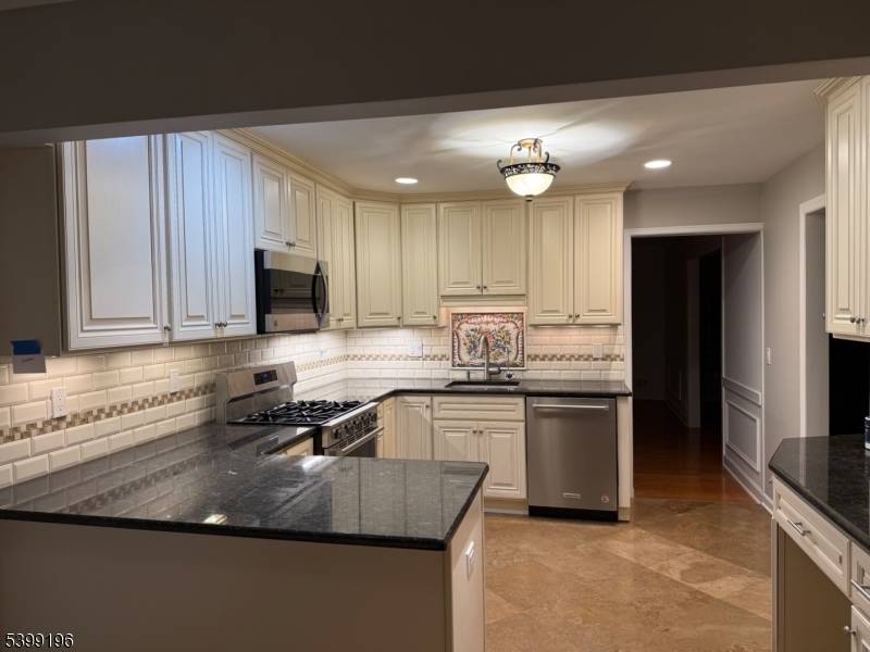 Move right into this beautifully updated Mendham Commons townhome !