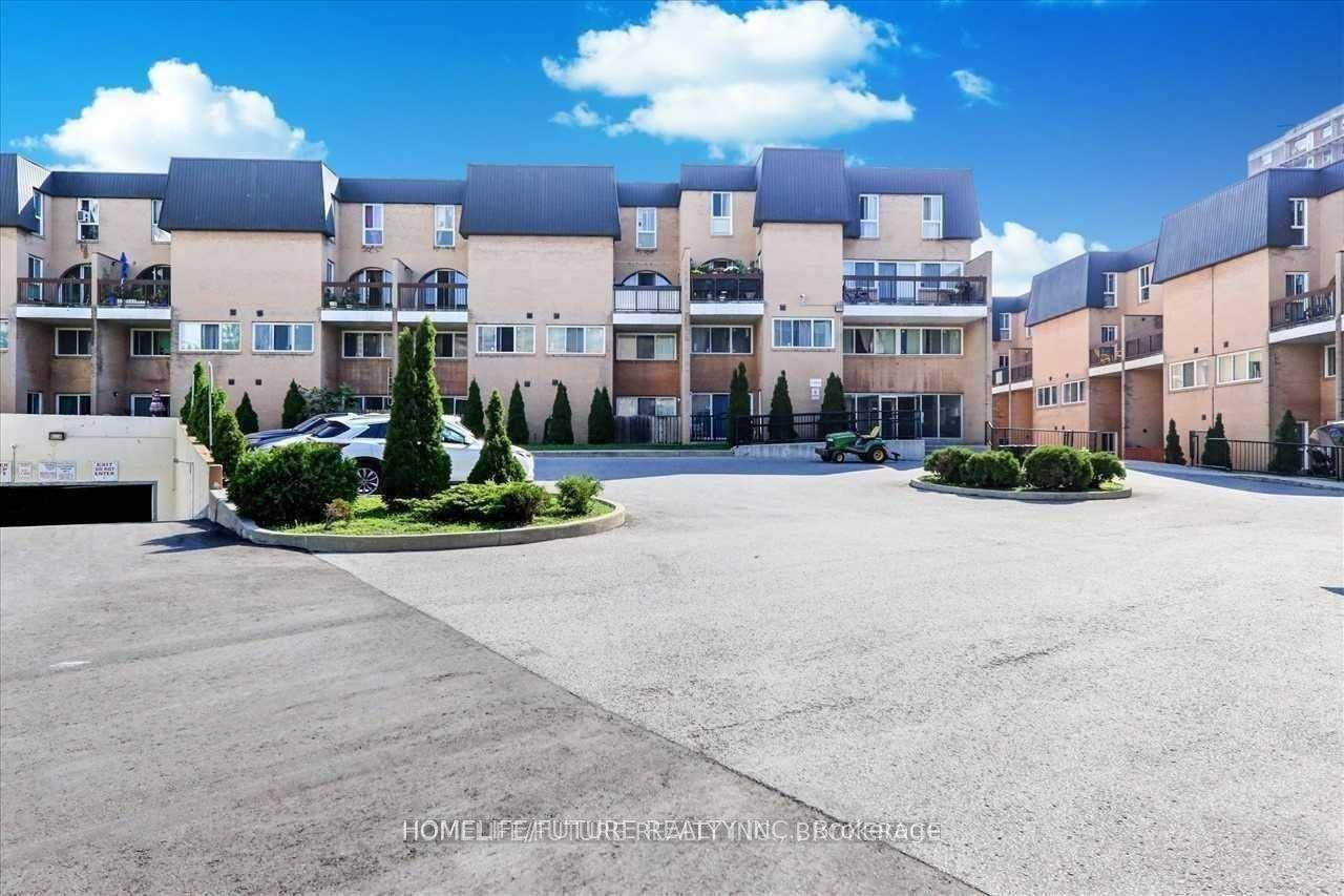 Great Location Morningside Ellesmere 401 Renovated 5 rooms Condo Townhouse, Spanning Over 2000 Offers Modern Luxury And Convenience Updated Kitchen With Pantry, Fresh Paint With 3 Refreshed Baths, Updated Window, ...