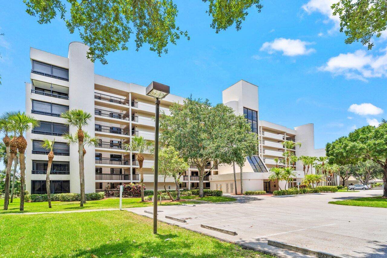 Best deal in The Glens. Beautiful two bedroom condo at the Glens with outstanding views of the Via Mizner Golf Course !