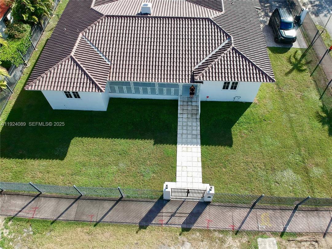 The Perfect single family home t in the center of Coral Gables, just a short distance from St.