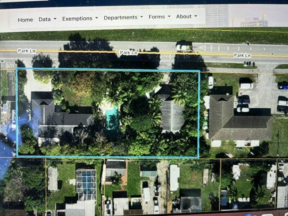 Handyman Special ! on over 1 2 acre lot !