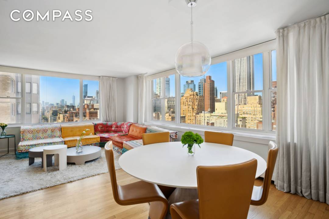 DUPLEX APARTMENT WITH EMPIRE STATE BUILDING AND ONE WORLD TRADE VIEWS CARLTON REGENCY, MIDTOWN EAST A rare find in one of Midtown East s most sought after full service co ...