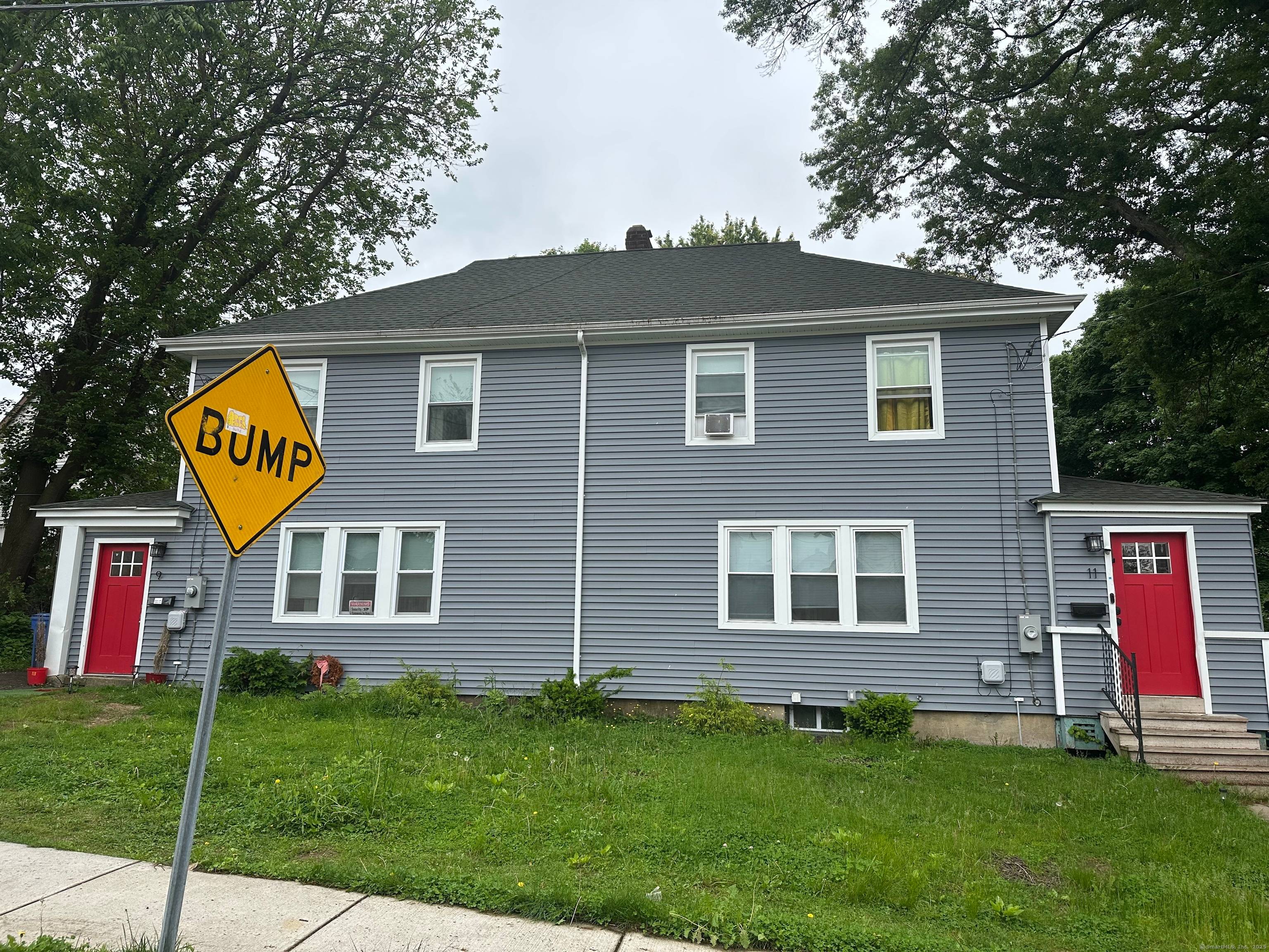 9 11 Catherine St, Hartford, CT, is a fantastic duplex property that offers a unique blend of character, modern amenities, and investment potential.