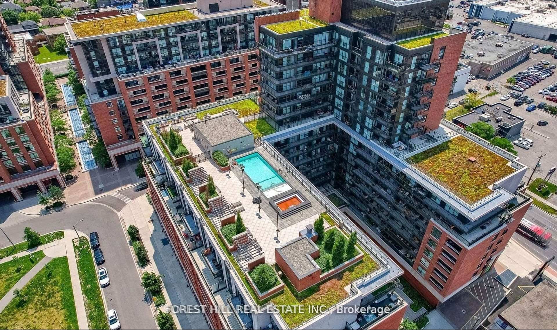 T W O Parking C O R N E R Luxury One Bedroom unit in Treviso III, inspired by the charming town of Treviso in Italy !