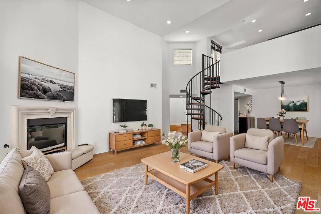 435   Arnaz Dr 3BR Beverly Grove La