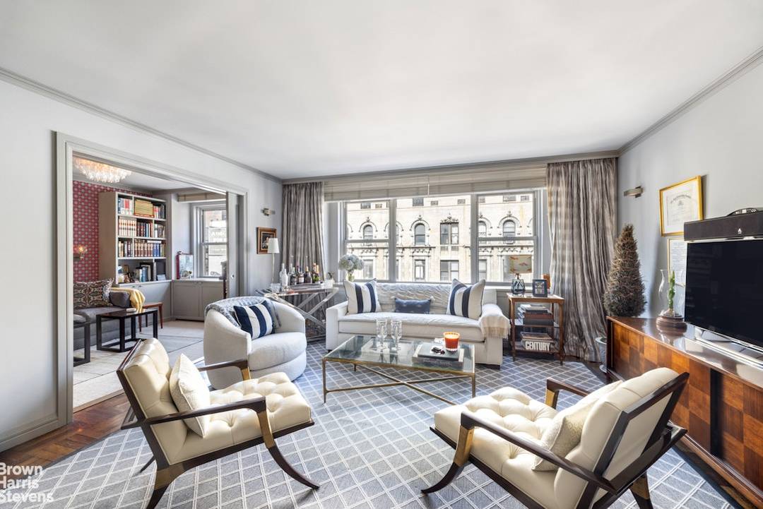 As one of only four duplexes in the building, Residence 6 7C offers the ambiance of a refined home, perfectly located in the heart of the Upper East Side.