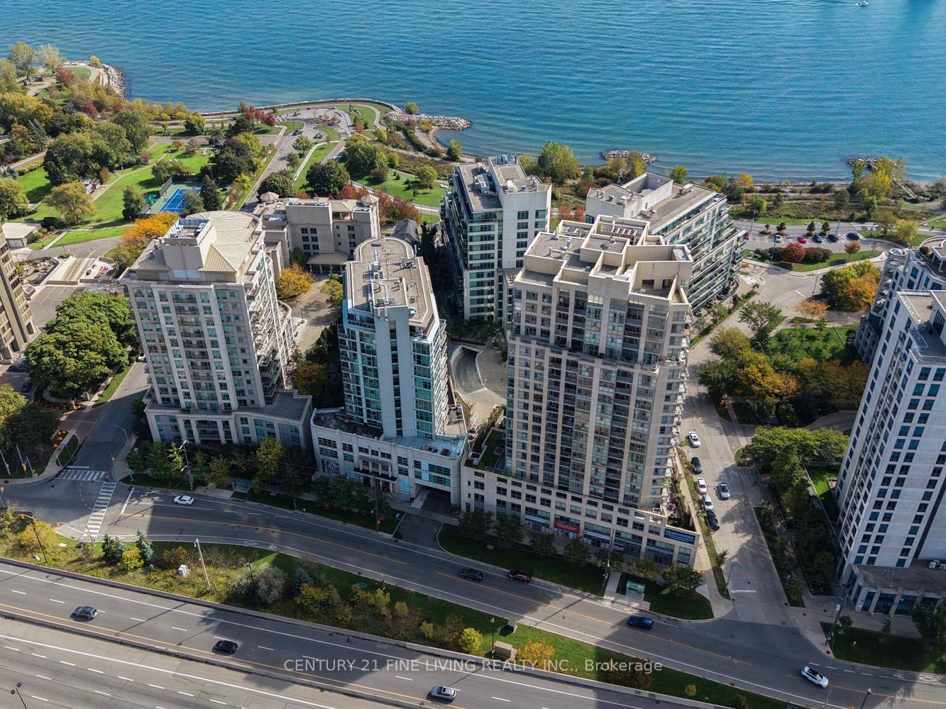 Lakeside Paradise with the Perks of City Living !