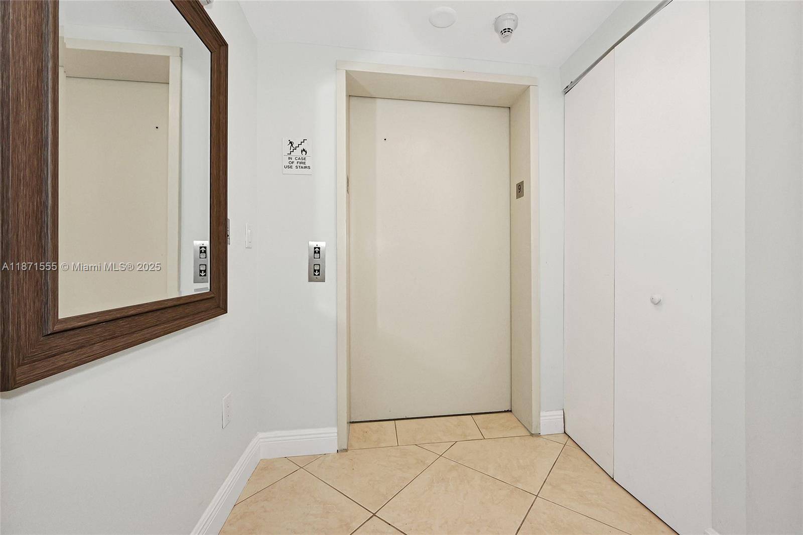 This luxurious 1 bedroom plus den oceanfront condo offers 1260 sq ft of tranquil living space with gorgeous views of downtown and the Intracoastal.