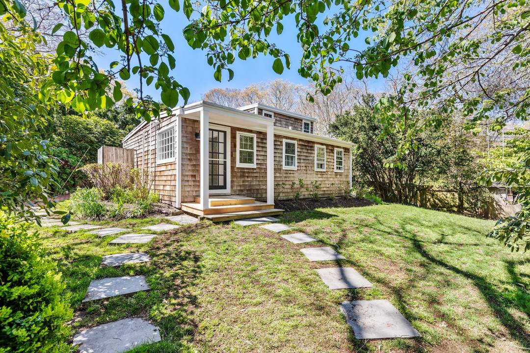 Charming Historic Cottage in East Hampton