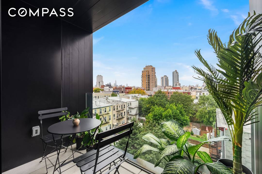 Stunning 1 Bedroom Condominium with Private Terrace, NYC and Brooklyn Views Deeded 67 SqFt Storage Unit and 422 SqFt Rooftop Cabana Available For Additional Fee The one you have been ...