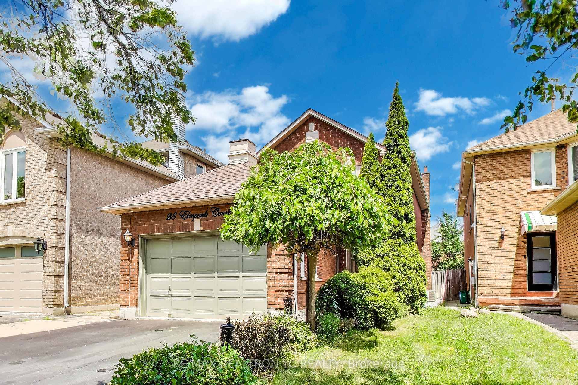 Beautiful detached home nestled in a quiet cul de sac in sought after Richmond Hill.