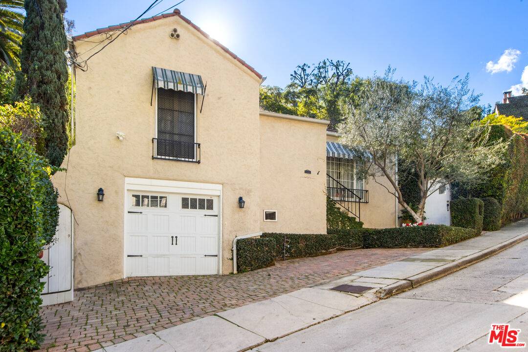 5918   Canyon Cv 3BR Hollywood Hills East La