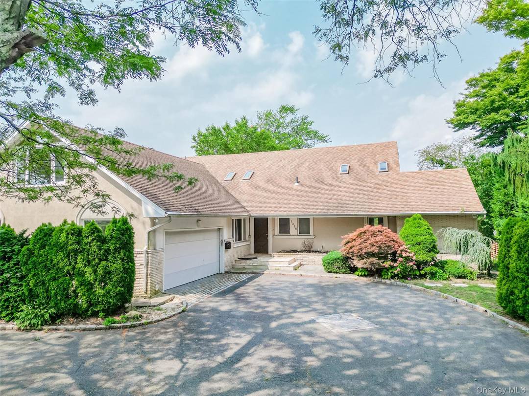 Welcome to your dream waterfront retreat !