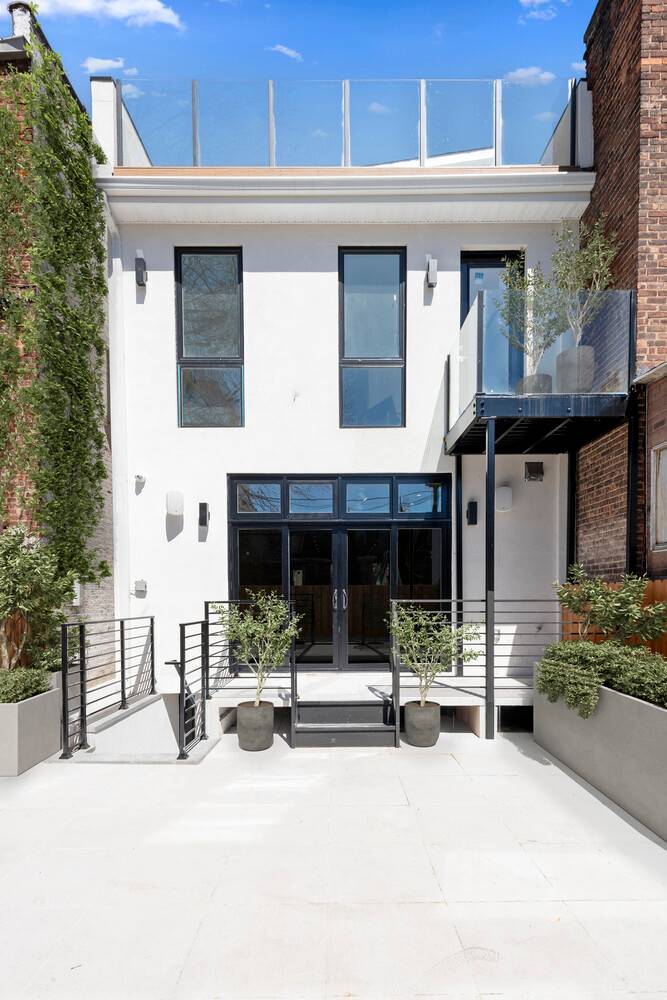 A Modern Townhouse in the Heart of Brooklyn Welcome to 432 Fenimore Street, a stunning three story renovated townhouse that artfully balances classic appeal with crafted elegance.