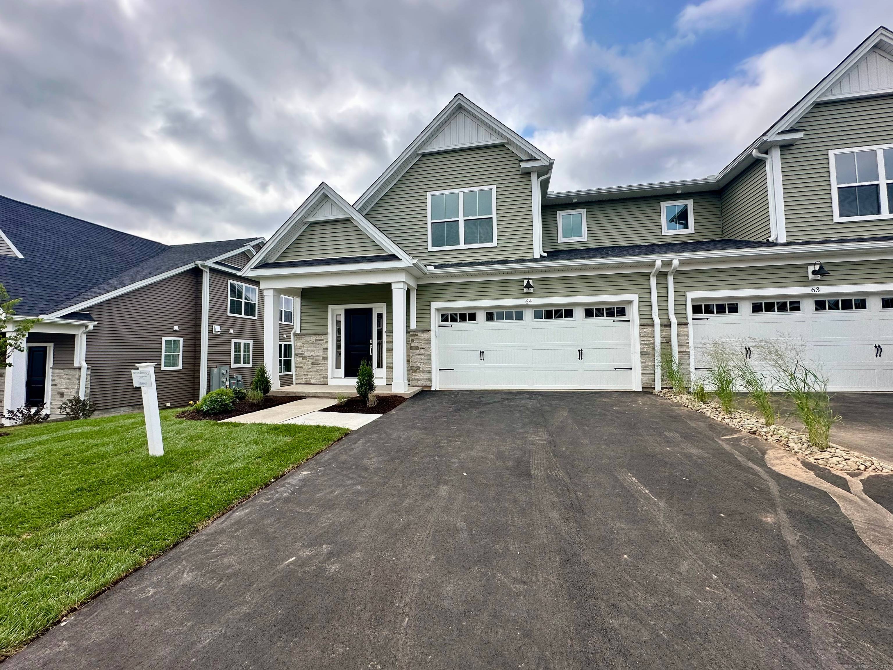 For Rent Luxury Carriage House at The Reserve at Stonebridge Crossing Be the first to call this brand new, never lived in carriage house your home.