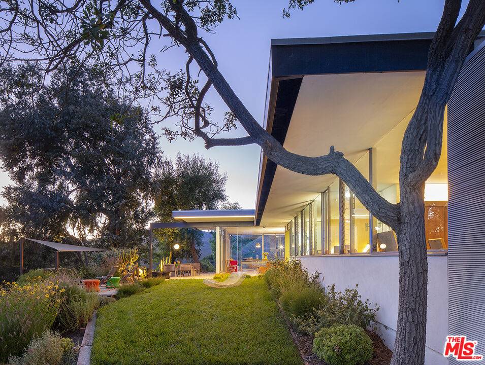1531  N Tigertail Rd 3BR Brentwood La