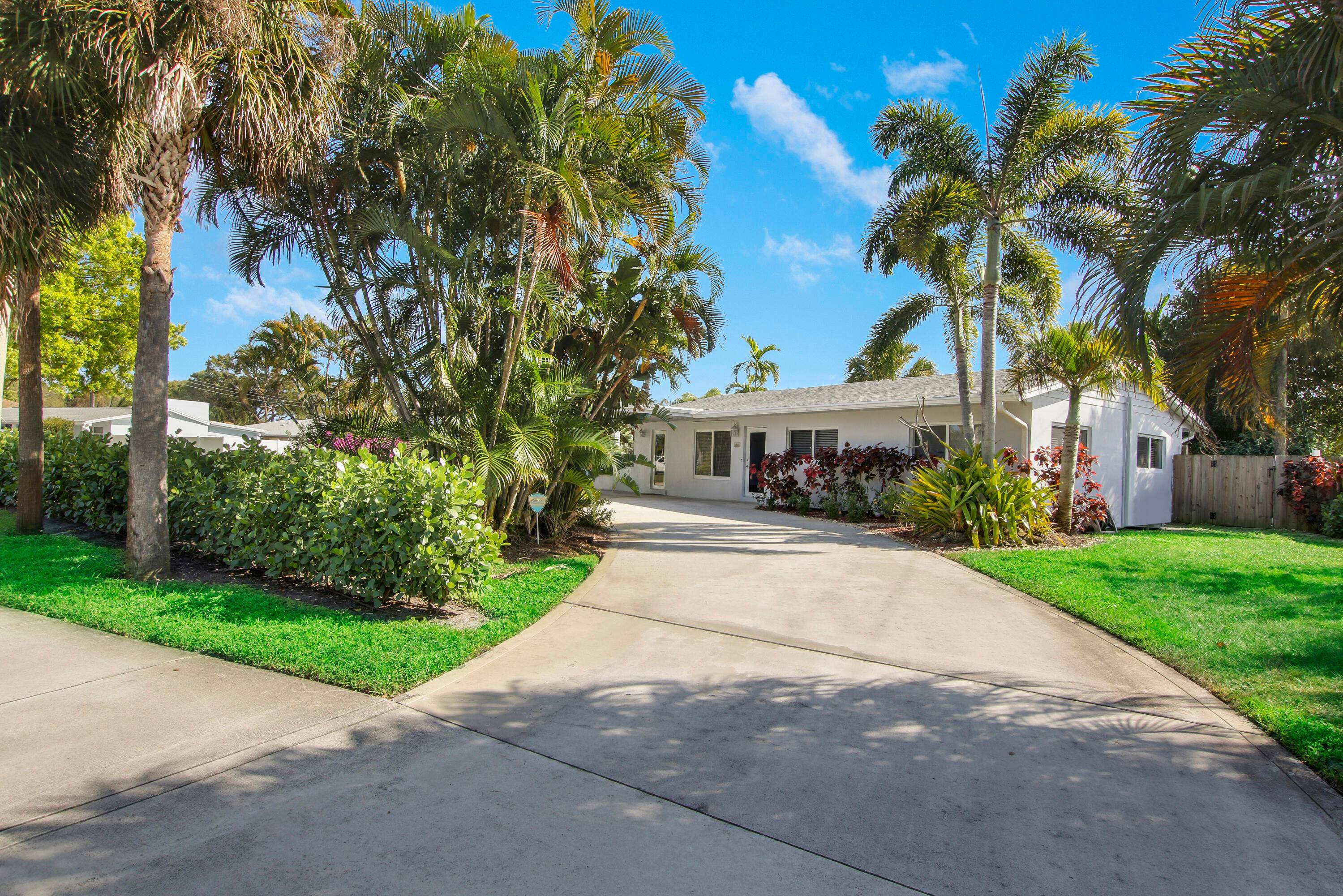 Come see this charming 3 bedroom, 2 bathroom single family home in the heart of Tequesta !