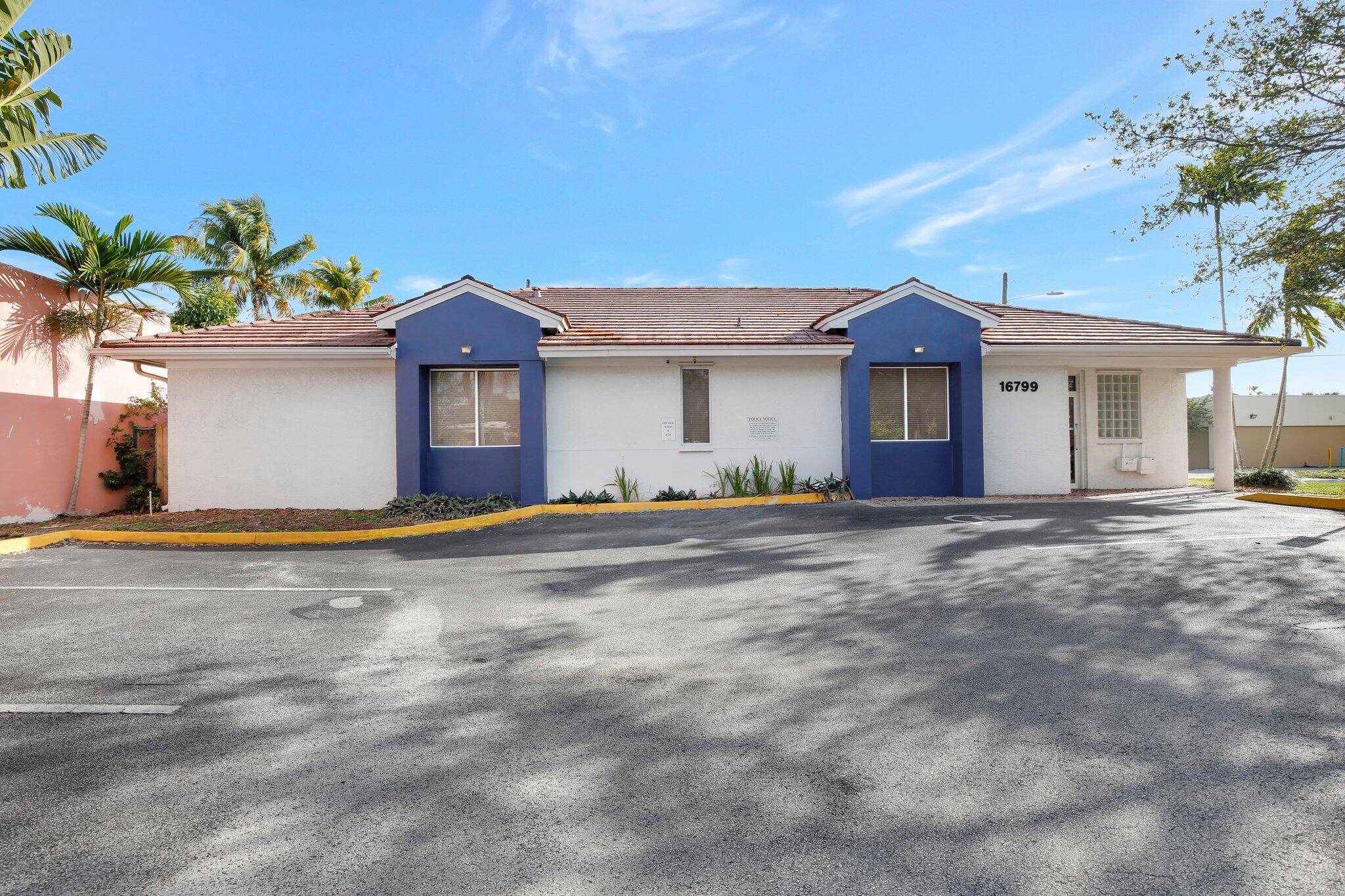 PRIME LOCATION ! INCREDIBLE OPPORTUNITY IN NORTH MIAMI BEACH !