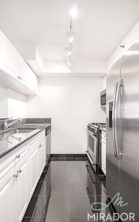 This wonderfully spacious 20th floor 2 bedroom unit features new strip hardwood floors amp ; solar shades, a large living space, two marble bathrooms, great closet space, washer dryer, and ...