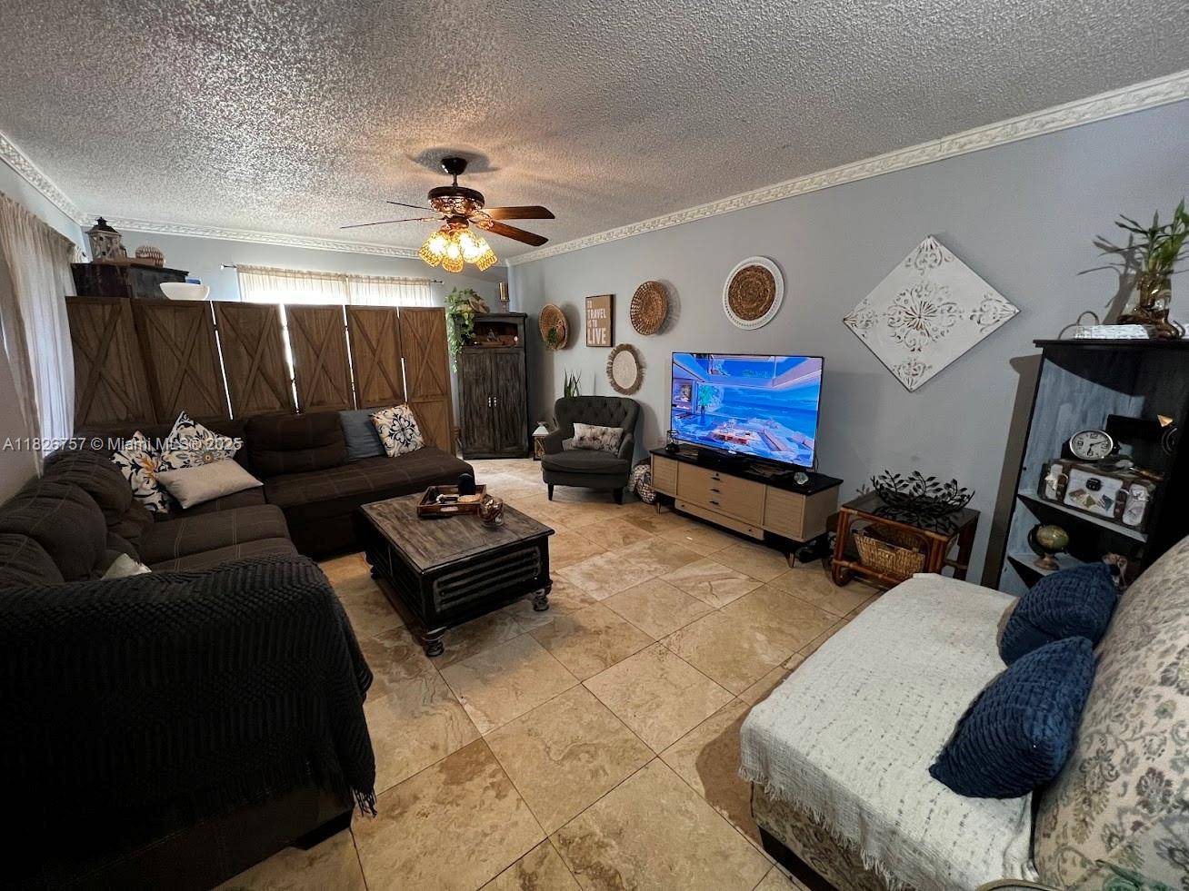 Beautiful Corner Townhouse in Kendall !