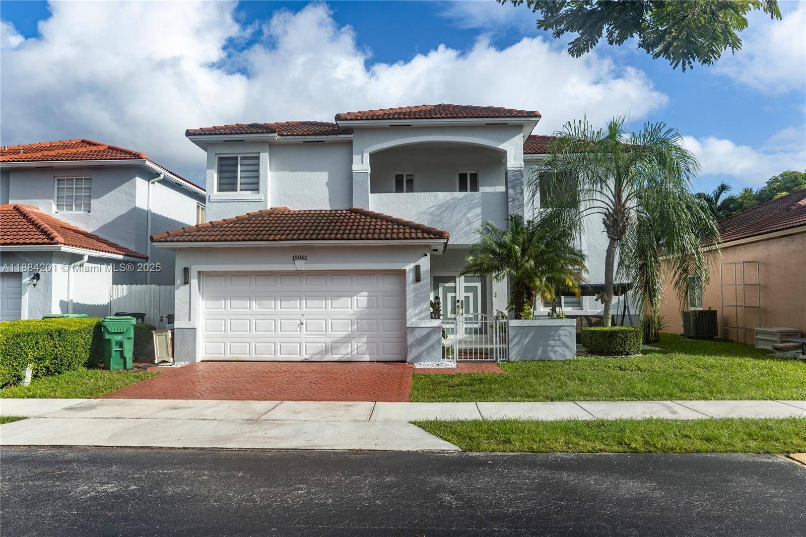 Model condition lakeview home in Pelican Cove West Kendall.