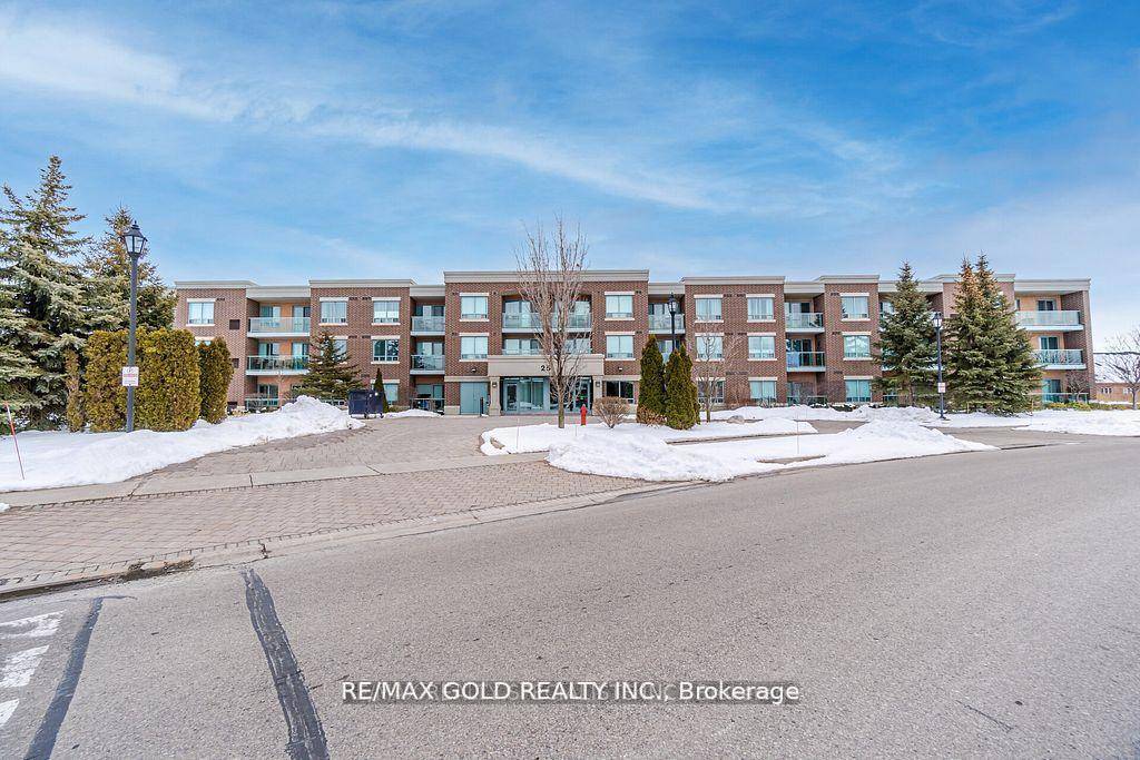 Motivated seller ! ! Experience luxury living at Rosedale village Golf and Country club, prestigious gate community offering resort.