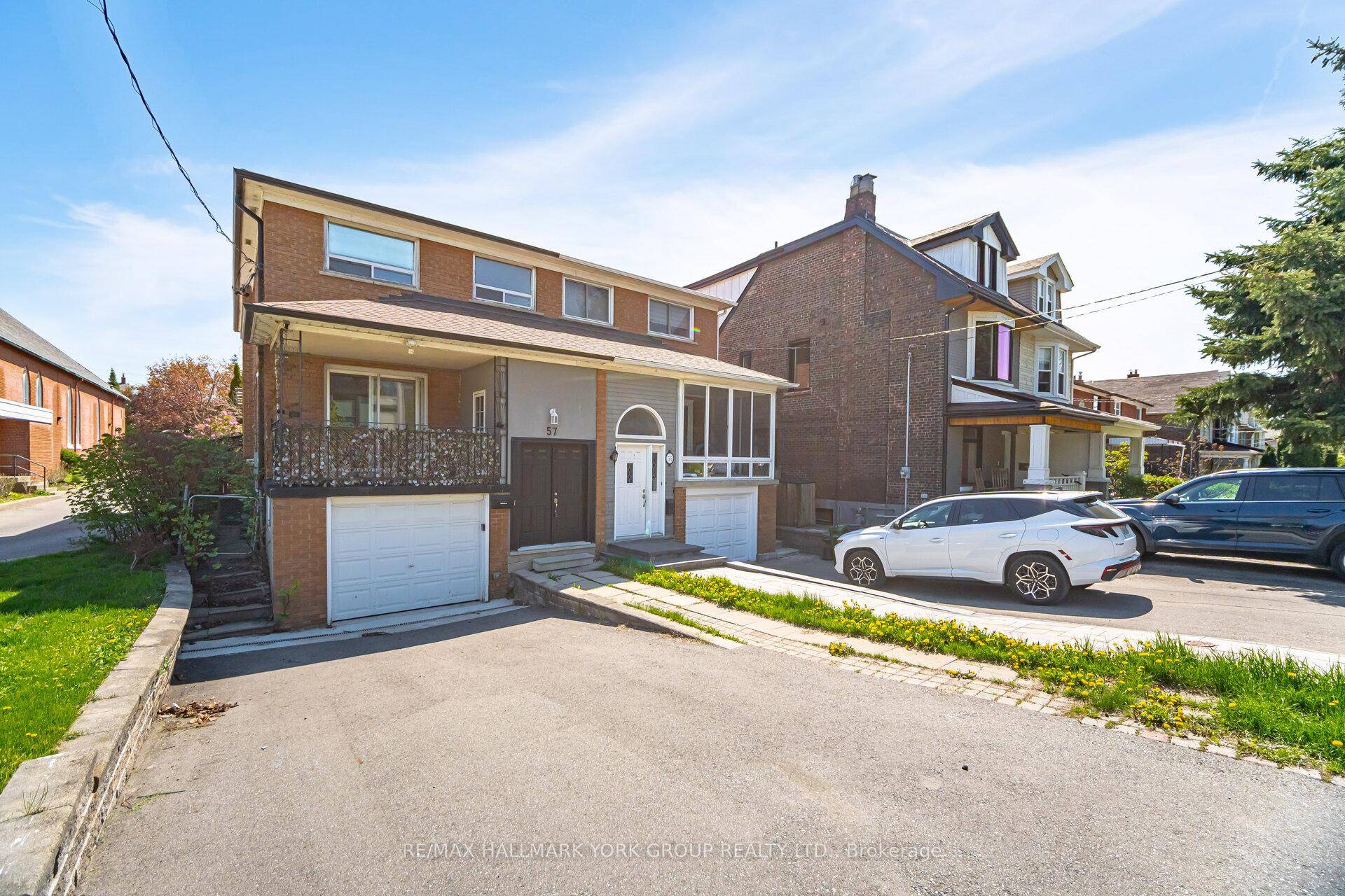 Amazing opportunity to own in the heart of Leslieville, walk to great schools, Cafe's, Restaurants, historic Queen Street East Very Rare extra Large 1730sq feet, above grade, plus basement square ...