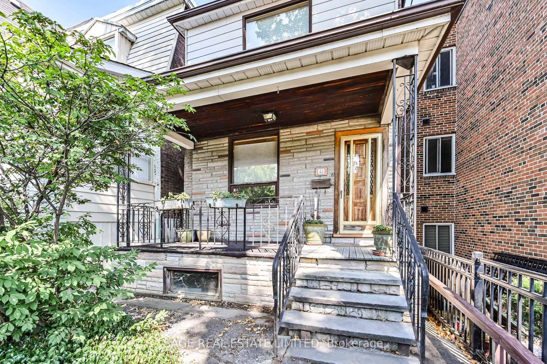 Builders, investors, and laneway home enthusiasts.