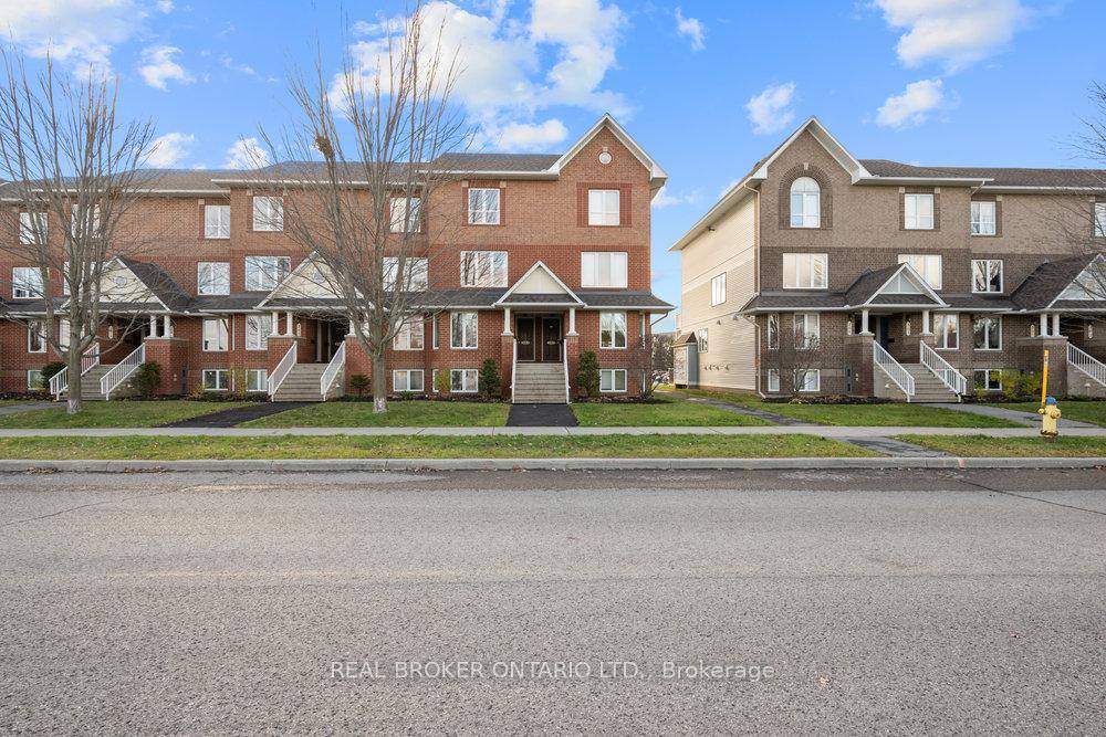 Immaculate 2 bedroom upper unit condominium with park views !