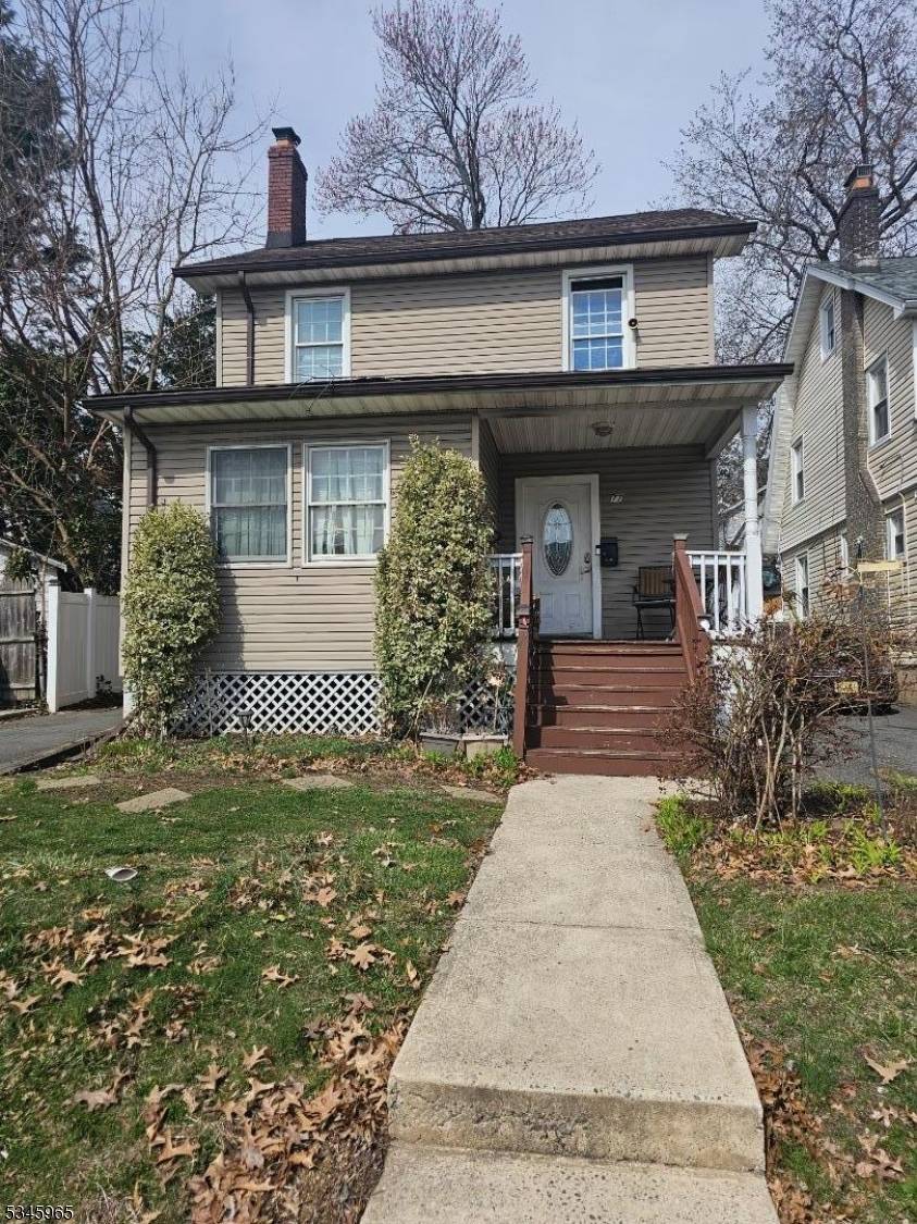 Requests at least 24 hours' notice before showing property.