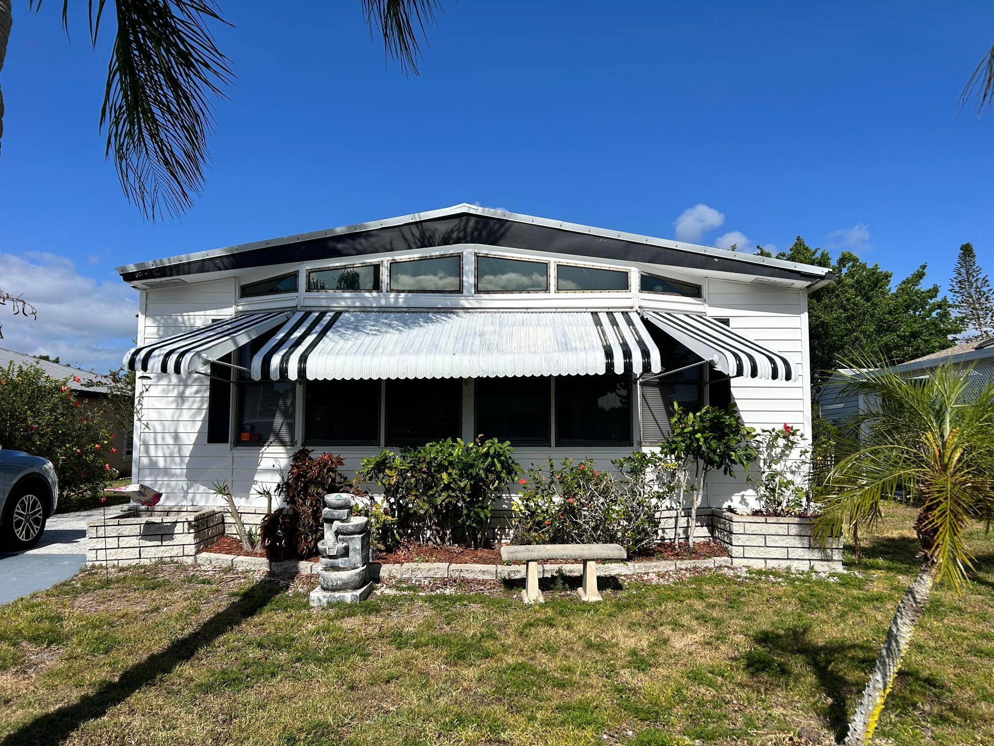 Turn Key 2 Bed 2 Bath Manufactured Home Fully Furnished !