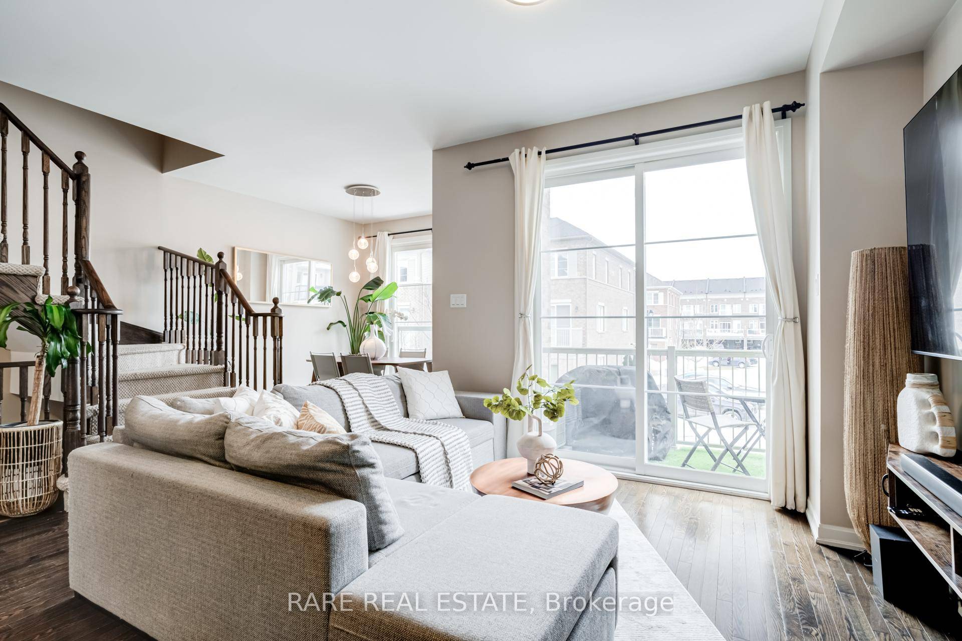 Nestled in a family friendly neighbourhood, this charming freehold townhome offers the perfect blend of comfort and convenience.