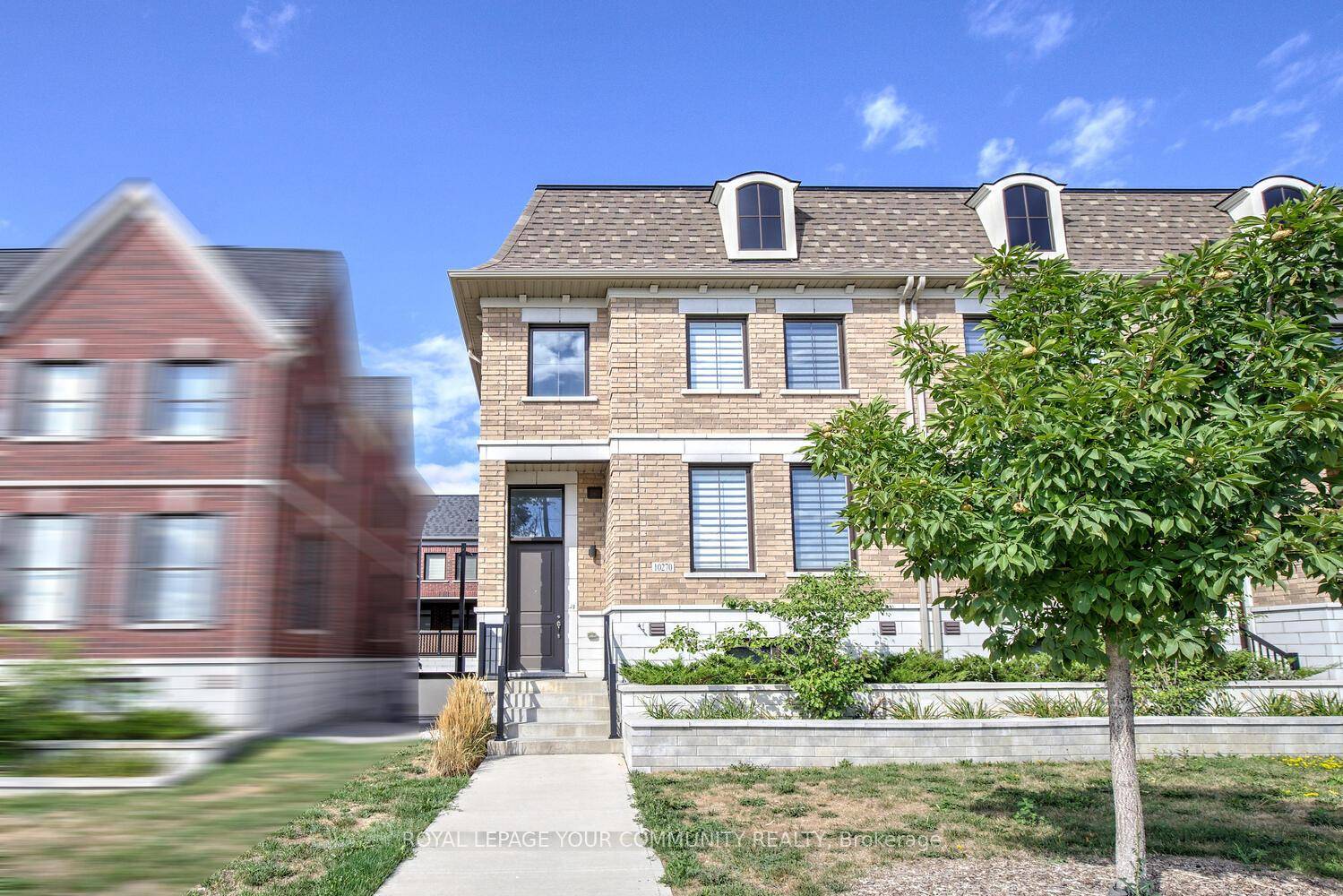Stunning modern E N D unit 2 car garage townhome in prime Maple location !